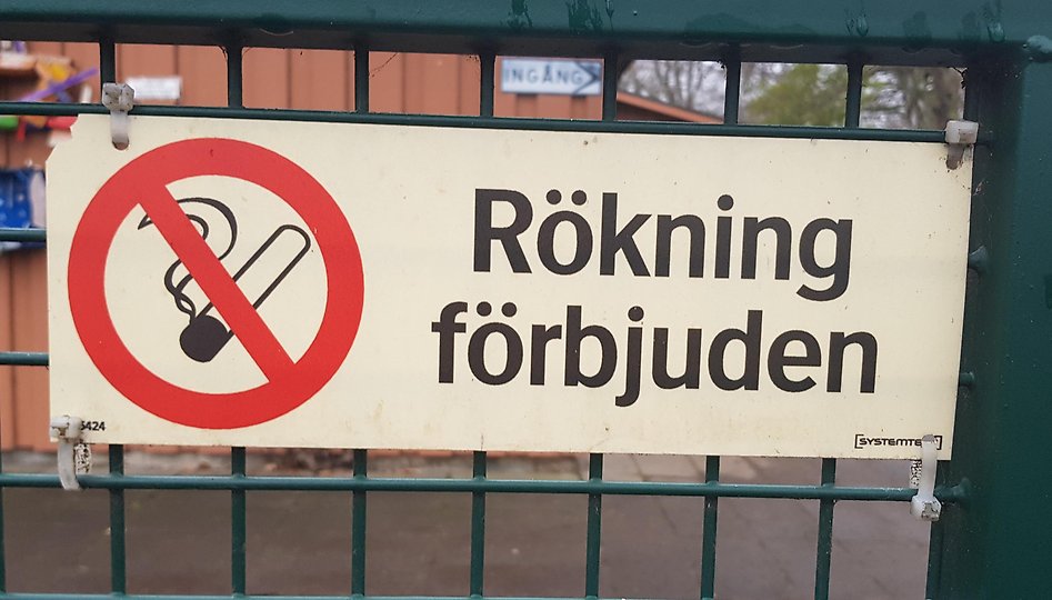 Skylt som visar att det är förbjudet att röka.